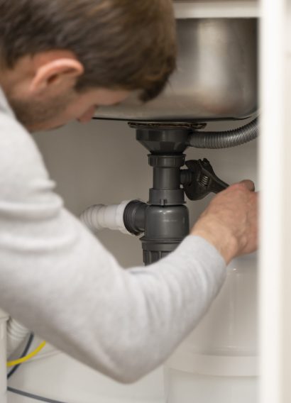 service-maintenance-worker-repairing